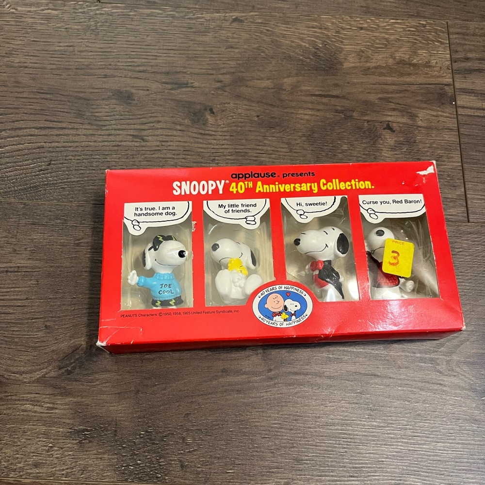 Peanuts Snoopy 40th Anniversary Figure Collection